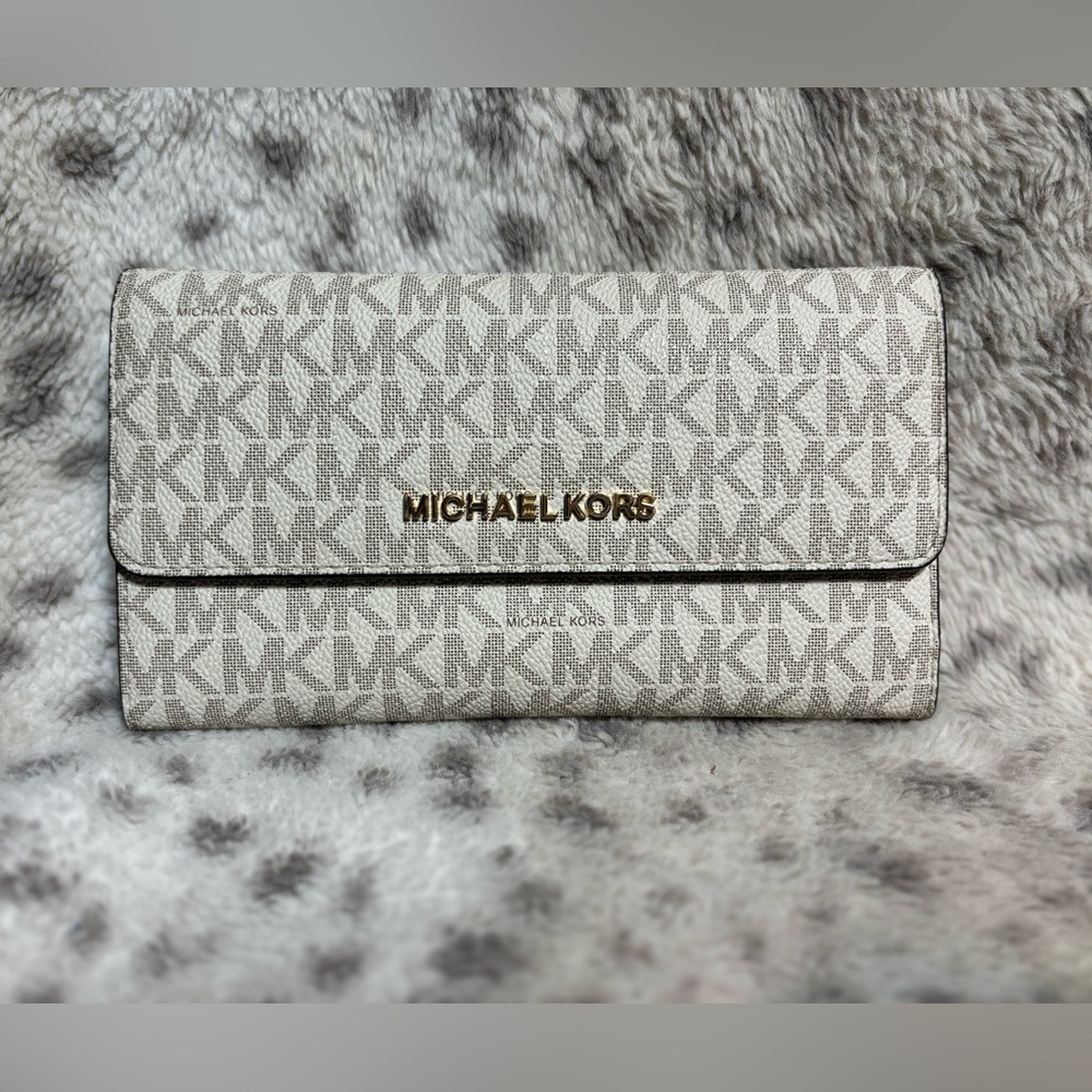 MICHAEL KORS LARGE LOGO TRIFOLD WALLET - Picture 1 of 9